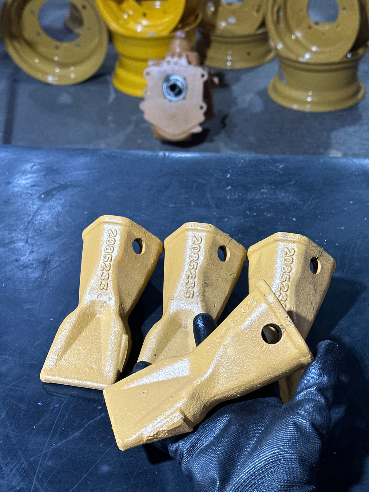 2085235 - CAPA DE DENTE RETROESCAVADEIRA CATERPILLAR