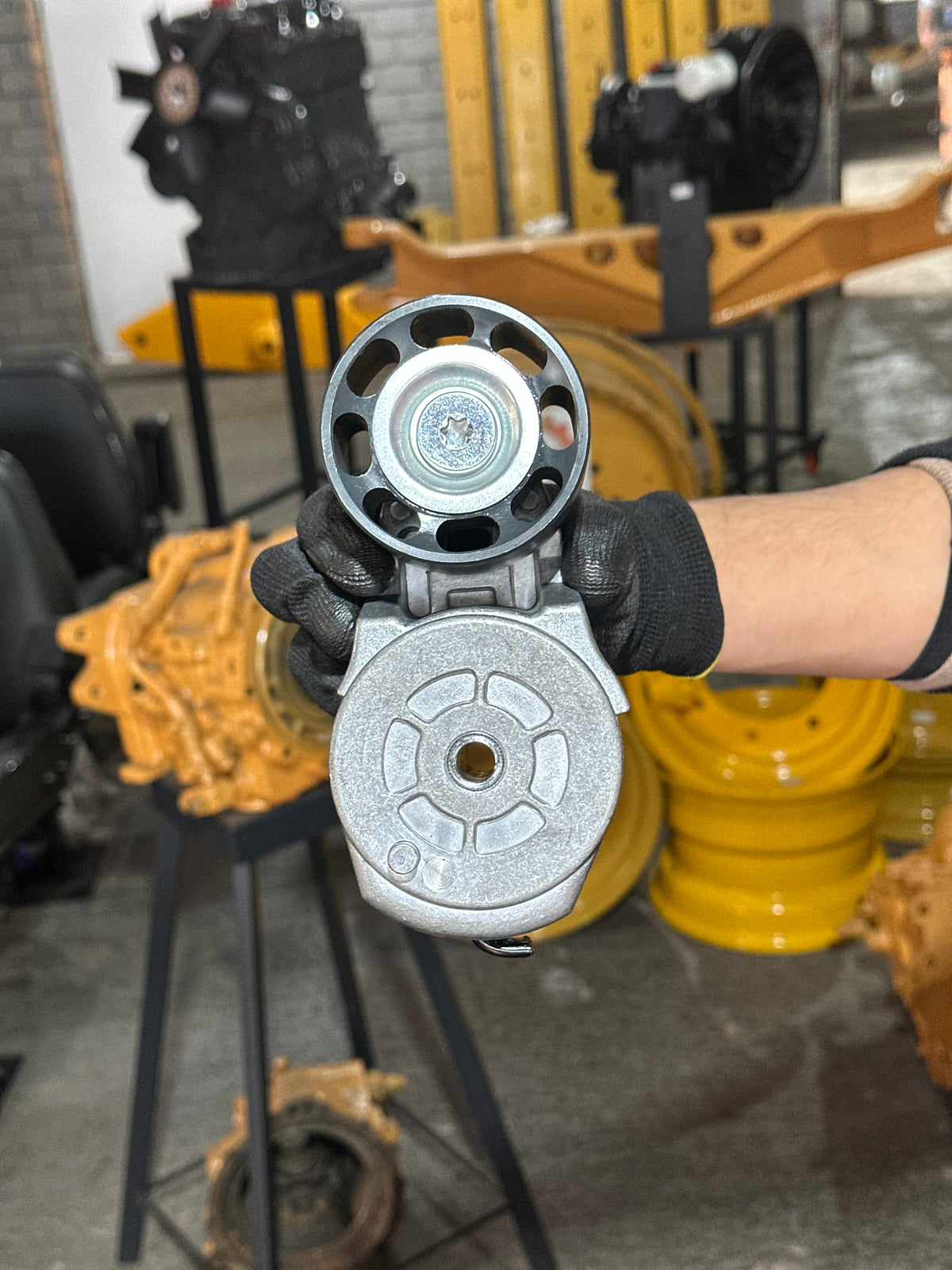 J918944 - TK00195 TENSOR DA CORREIA MOTOR CUMMINS 580L 580M